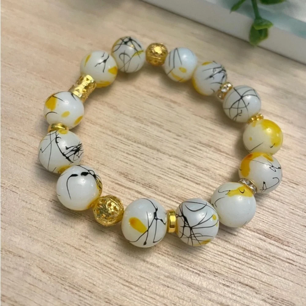 White & Black with yellow and gold accents 13mm beads gorgeous stretch bracelet - Picture 4 of 4